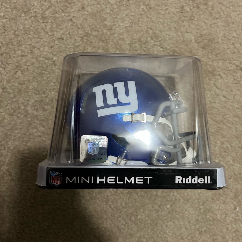 NY Giants mini helmet